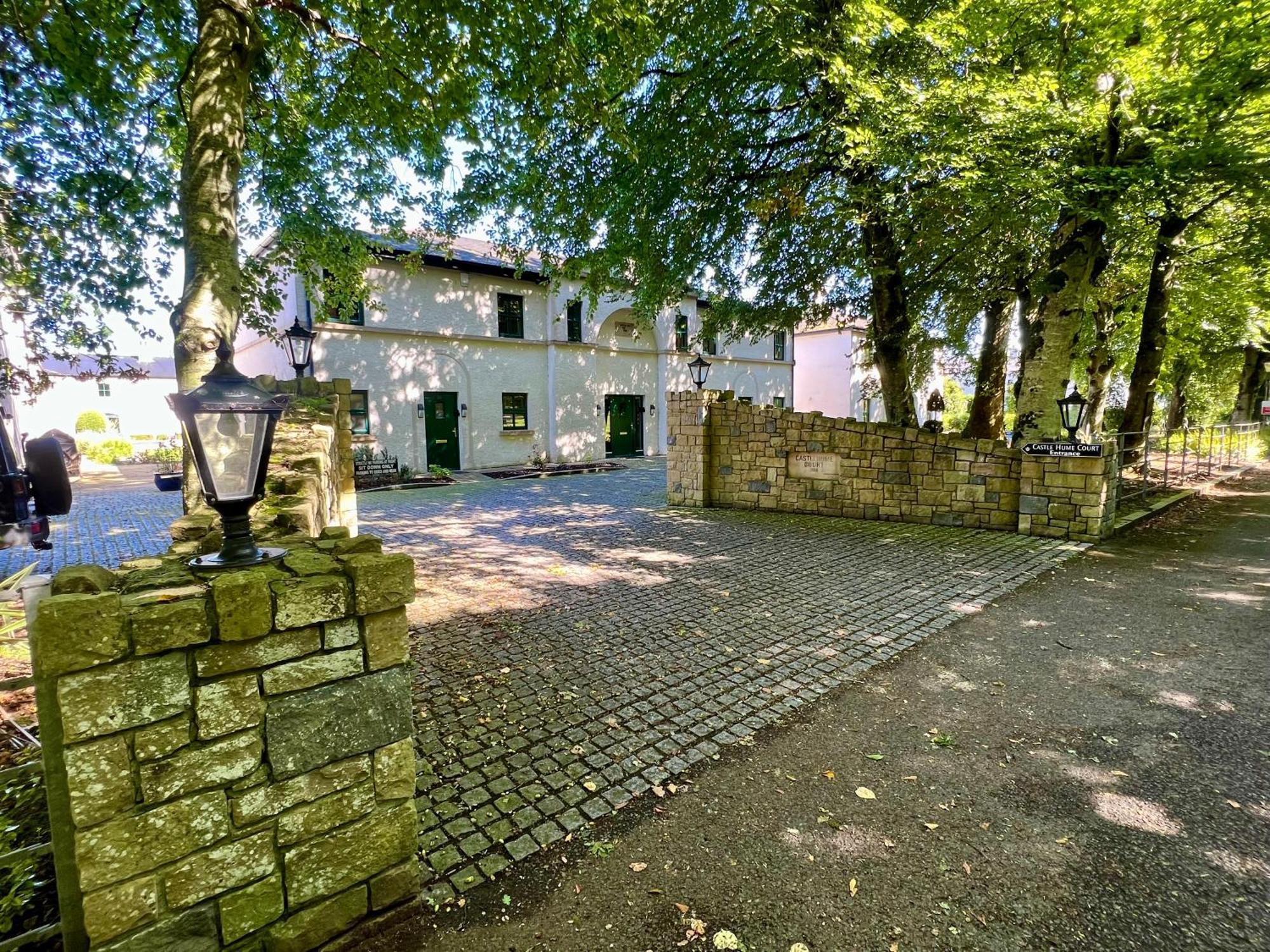 3 Castle Hume Court Holiday House エニスキリン エクステリア 写真